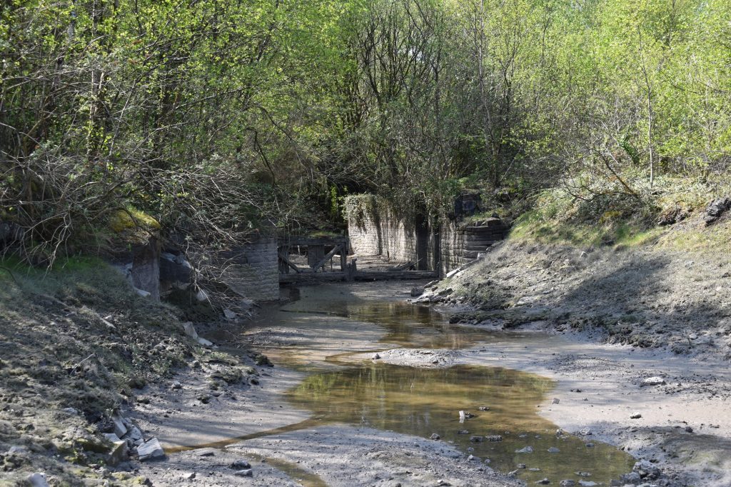 River Lock and arched bridge at Red Jacket Pill.