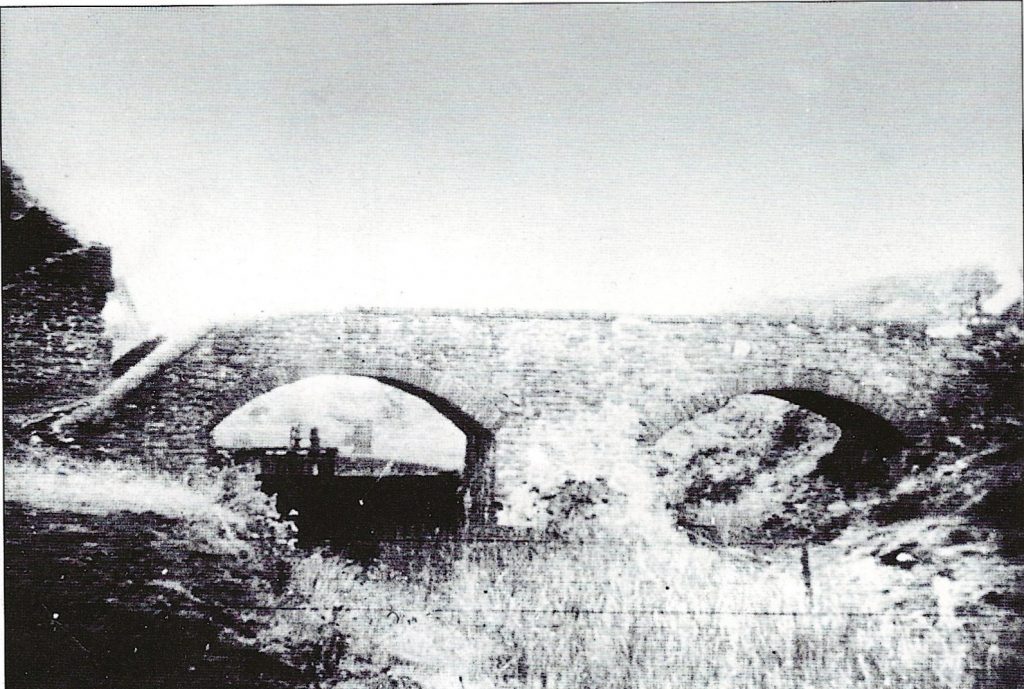The double arch bridge that used to span the canal at the Red Jacket 1930.
